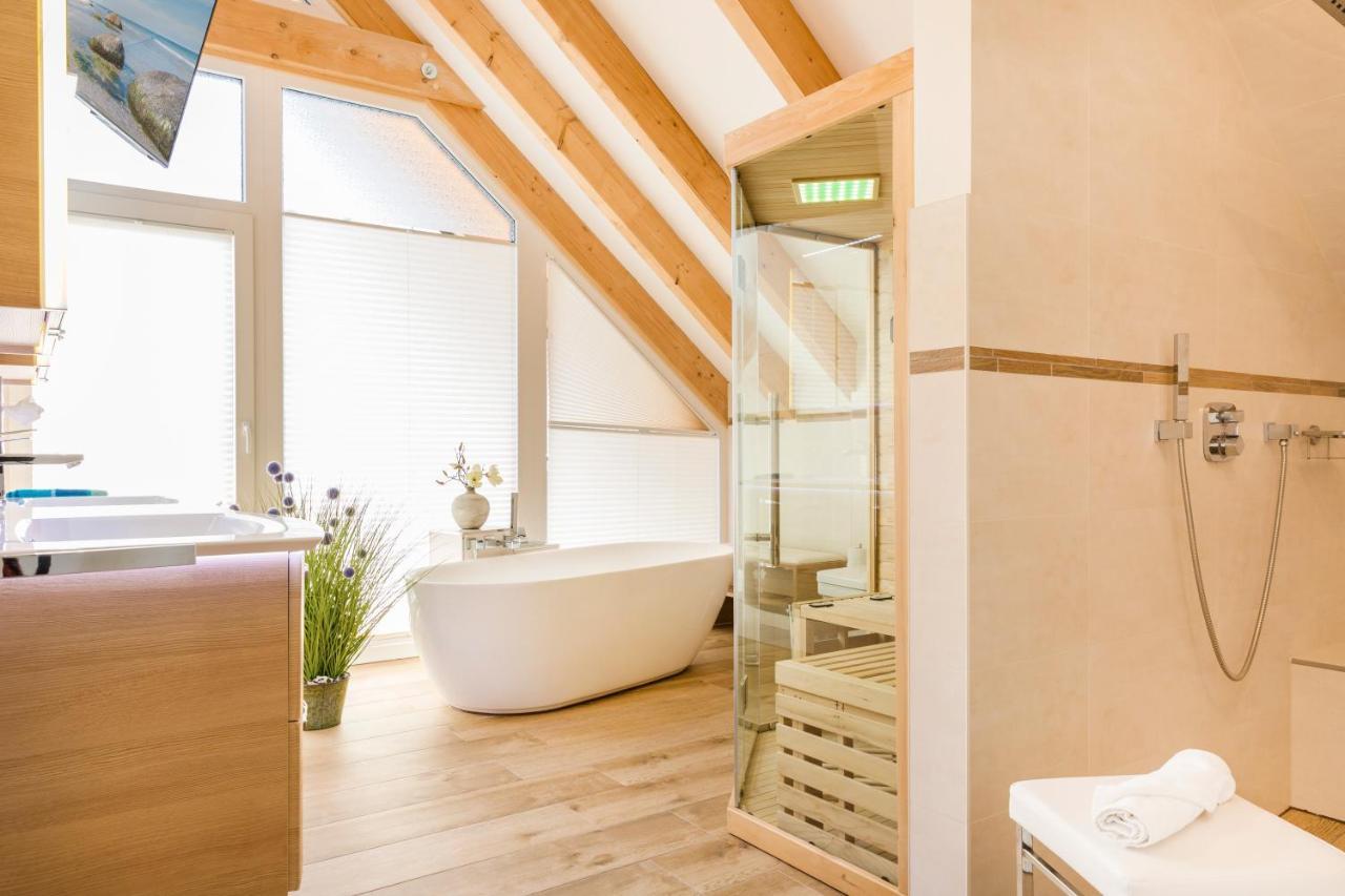 Haus Meeresleuchten Mit Sauna- Und Erlebnisbadnutzung * Sellin (Rugen)